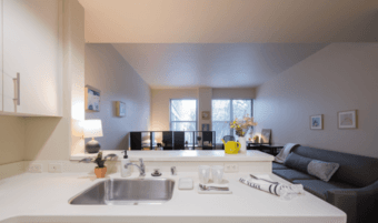 Subletting Munger Premium Studio 500 sqft (12/15 - 1/6 dates flexible) 2