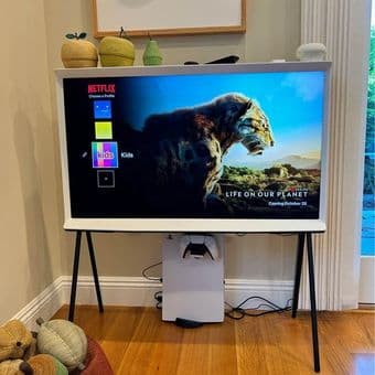 Smart TV -  43” The Serif Samsung 1