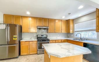 Room share in a 4 bedroom and 2.5 bath 2000 sq ft single family house 4