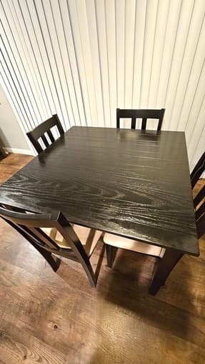 Dining table + 4 chairs 1