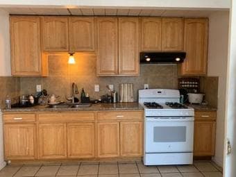 A furnished bigger room is available for renting from Dec. 2nd, 2023. 4