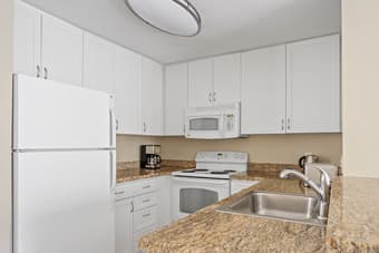 Gorgeous Private Floor, Room, & Bath for $70/day 2