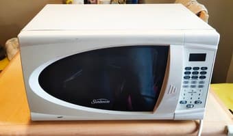sunbeam 700W microwave 1