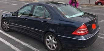 Blue Mercedes C320 excellent condition 3