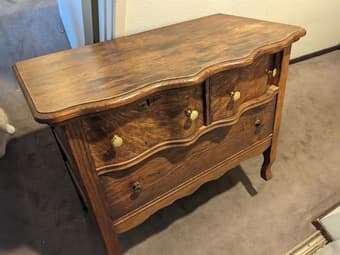 Two solid wood dressers / chest of draws for sale 2