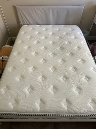 10-inch full-size plush mattress 1