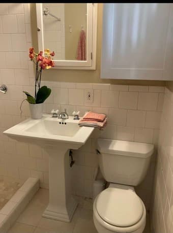 Small studio available to rent 2