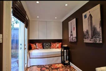 Small studio available to rent 3