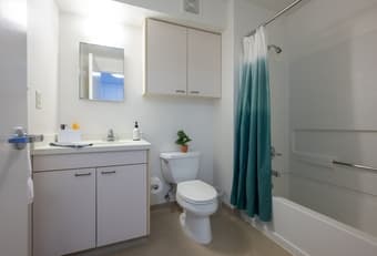 Stanford  ENTIRE Studio Apartment $ 1100 / 22 Days, Dec 05 to 27! 2