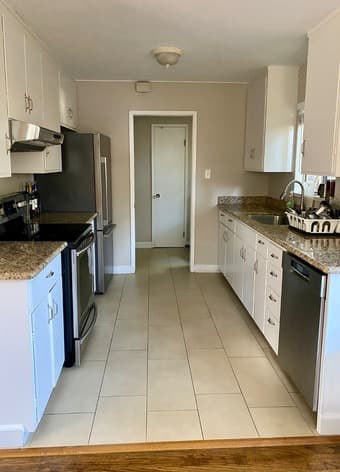 Private room in 3br/1ba starting January in Menlo Park (6months min) 3