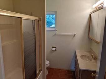 1 BR/shared BA in house in Atherton 4