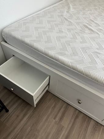 Full/double size bed with mattress. Only used for 1 year 2