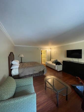 Awesome studio 1B1B close to campus in Palo Alto. INSANE OFFER 4