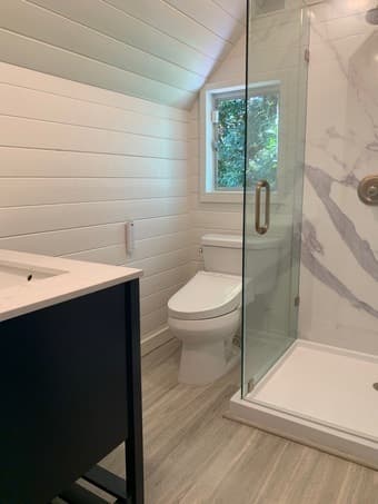 5 min from campus, newly renovated full kitchen and w/d in unit 2