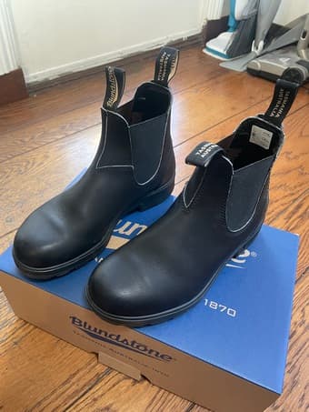 Black Blundstone Chelsea Boots 2