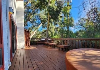 Luxurious Master Bedroom with Stanford Graduates next to Campus 4