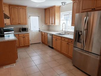 1 Bedroom and private bathroom available in 3 Bed 2.5 Bath 1