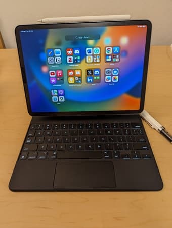 iPad Pro (4th Gen, 11inch)  + Apple Pencil (2nd Gen) + Magic Keyboard 1