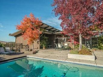 1BD in 4BD house, pool, near Stanford and 280 1