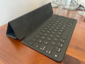 Apple Smart Keyboard for iPad (7th generation) MX3L2LL/A 1
