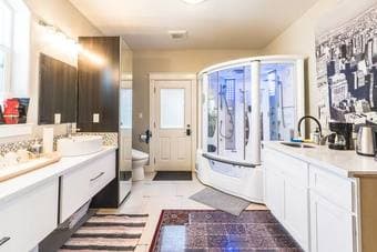 Near Stanford Luxury &Furnished executive Guests suite shorter as well 2