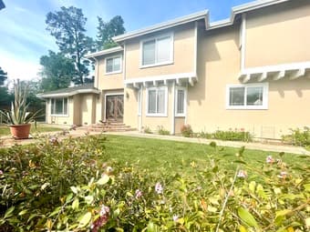 Pool House Room Available 1