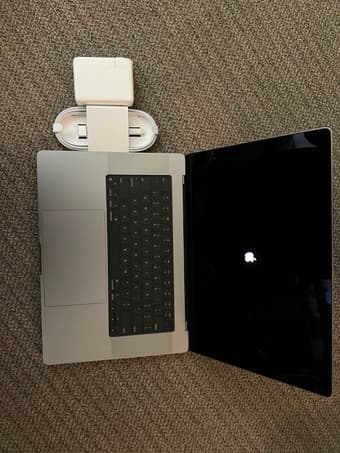 Apple 2021 MacBook Pro (16-inch, M1 Max chip with 10‑core CPU and 32‑c 1