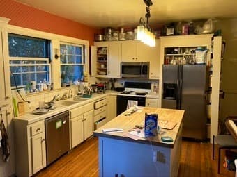 Furnished room available 5 min bike from Stanford in a house of 15 1