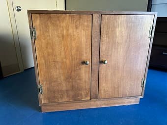 Small standalone cabinet 1