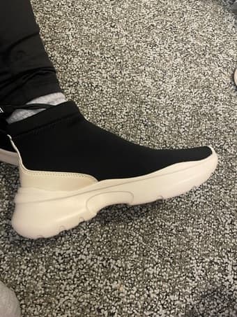 Selling women shoes size 6 1