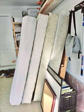 Excellent Sealy Posturepedic Mattress and Box 2