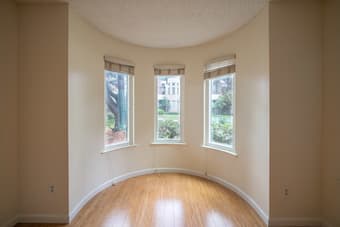 Stunning ground floor 3/2 unit in Mountain View close to Caltrain 4