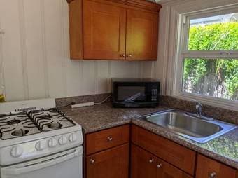 Palo Alto Studio Cottage for Rent 2