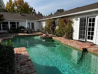 Rare studio with access to communal areas & pool in shared house 1