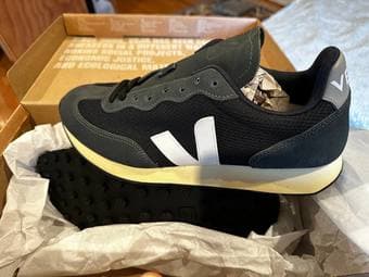 Veja Sneakers (Size 9 for Men) 2