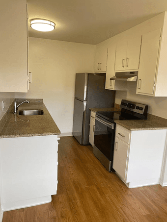 Spacious 1B-1B Apartment with swimming pool access near Stanford 4