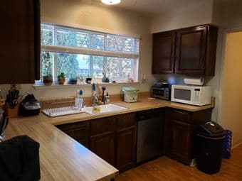 Spacious Master Bedroom and Private Bath in 4bd/2ba house in Palo Alto 4