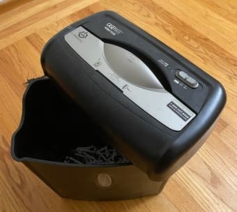 Aurora crosscut paper shredder 1