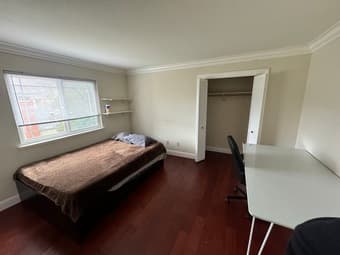 2 light-flooded private rooms available from (1x)Feb 1 and (1x)March 1 1