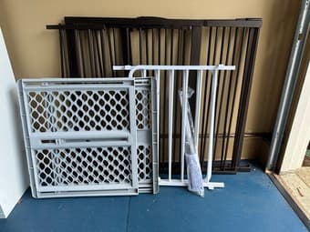 Ikea Minnen kids bed + baby gates 4