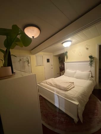 Private 1 Bed 1 Bath + Office March 30 - April 23 (Flexible) 1