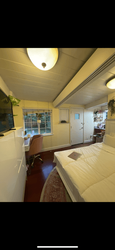 Private 1 Bed 1 Bath + Office March 30 - April 23 (Flexible) 3