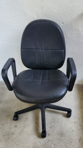 Swivel office chair: leather upholstery, adjustible lumbar support 1