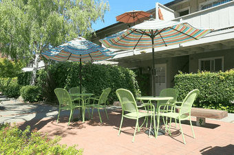 Spacious 1B-1B Apartment with swimming pool access near Stanford 2