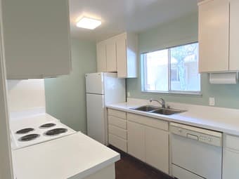 Sunny 1 bed/1 bath in Sharon Heights, 5-10 min bike ride to campus 4