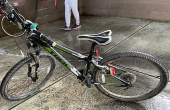 trek mountain bike + u-lock + cell phone mount = $350 1