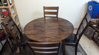 Gorgeous dining table & 4 chairs 1