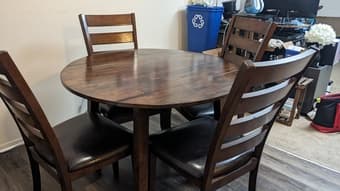Gorgeous dining table & 4 chairs 2