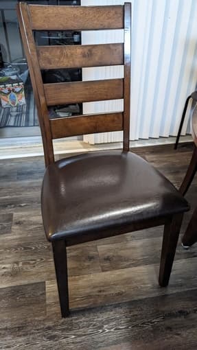 Gorgeous dining table & 4 chairs 3