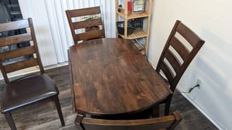 Gorgeous dining table & 4 chairs 4